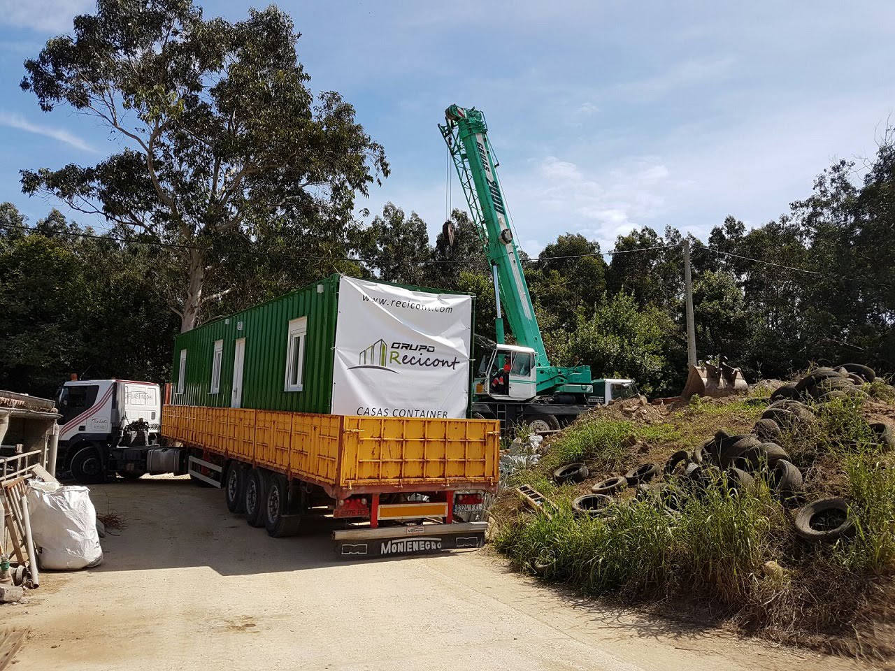 Contenedor verde en proceso de adaptación